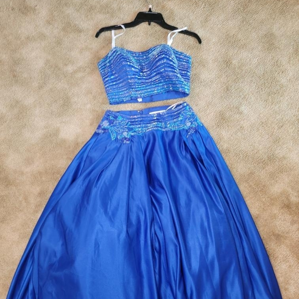 Elegant Blue Evening Gown